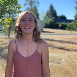 Meet your Posher, Caitlin